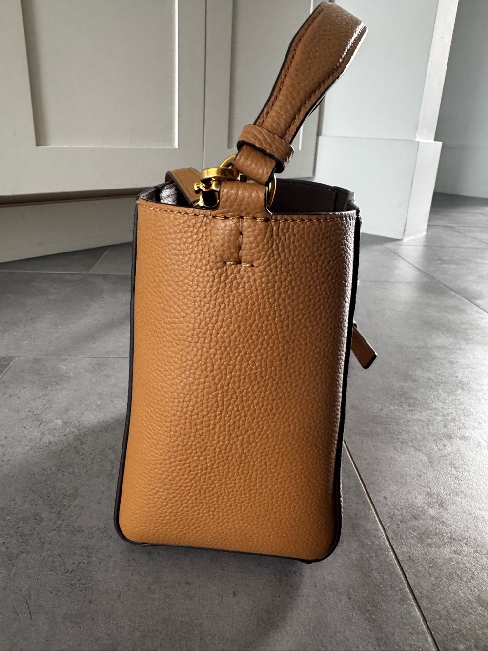 Tory Burch Pebbled Leather Mcgraw Bucket Bag - Picture 3 of 13
